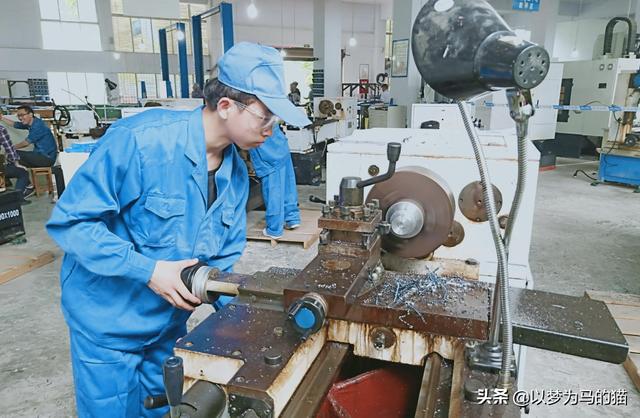 讀職中學什么專業(yè)好(女生讀職中學什么專業(yè)好)