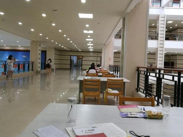 重慶口碑好的職業(yè)學(xué)校有哪些(重慶電訊職業(yè)學(xué)?？诒趺礃?