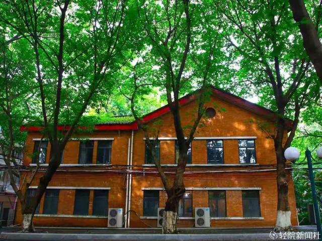 重慶口碑好的職業(yè)學(xué)校有哪些(重慶電訊職業(yè)學(xué)校口碑怎么樣)