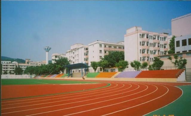 重慶口碑好的職業(yè)學(xué)校有哪些(重慶電訊職業(yè)學(xué)?？诒趺礃?