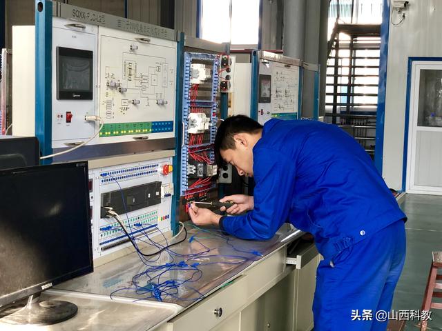 室內(nèi)裝修技工培訓學校(室內(nèi)裝修工人培訓學校)