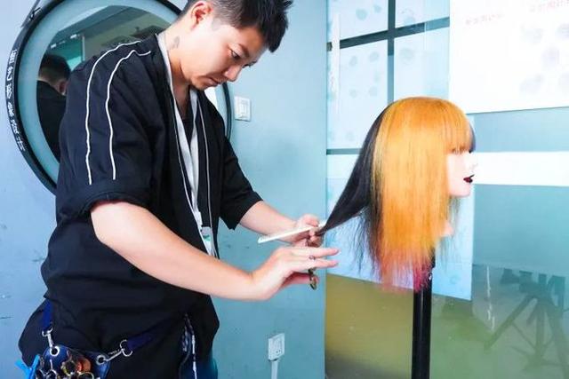 成都美容美發(fā)培訓學校哪個好(成都錦風美容美發(fā)培訓學校怎么樣)