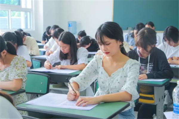 樂(lè)山嘉州衛(wèi)校學(xué)費(fèi)多少(樂(lè)山嘉州衛(wèi)校學(xué)費(fèi)多少錢(qián))圖2