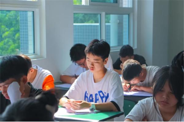 樂(lè)山嘉州衛(wèi)校學(xué)費(fèi)多少(樂(lè)山嘉州衛(wèi)校學(xué)費(fèi)多少錢(qián))圖3