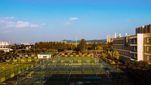成都航空職業(yè)技術(shù)學(xué)院招生電話(huà)(成都航空職業(yè)技術(shù)學(xué)院招生代碼)