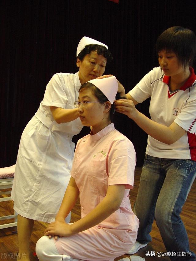 四川大學(xué)附設(shè)華西衛(wèi)生學(xué)校分?jǐn)?shù)線(四川大學(xué)華西附屬衛(wèi)生學(xué)校)