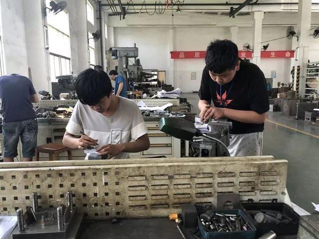 雅安市職業(yè)高級中學(xué)(雅安市職業(yè)高級中學(xué)電話)